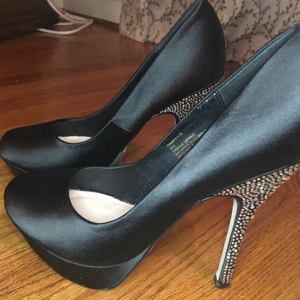 Steve Madden Party Y R Heels in Black
